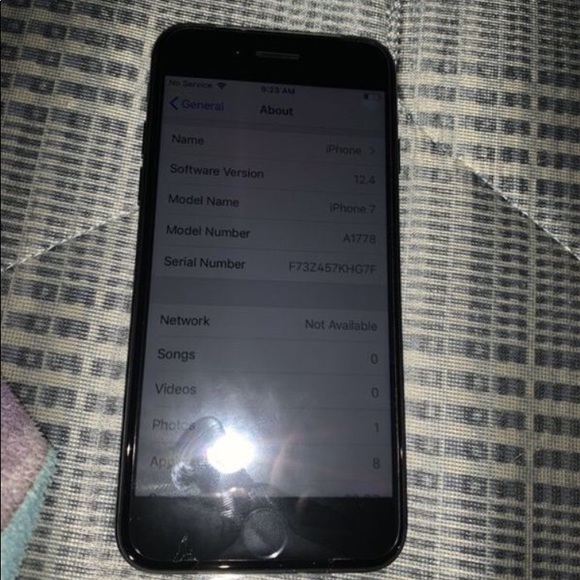 iPhone 7 - Picture 2 of 3